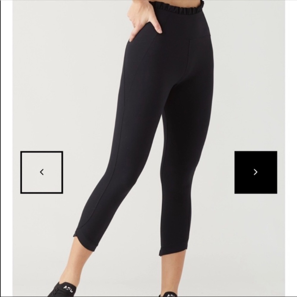 Glyder ruffle crop